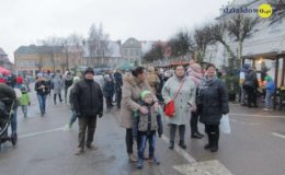 Choinka rozbłysła dziesiątkami światełek