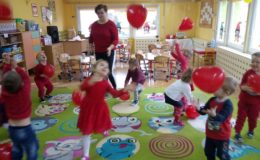 Walentynki w Przedszkolu nr 4 w grupie Serduszek [zdjęcia]