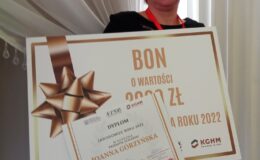 stoi Joanna Górzyńska, nagrodzona prestiżowym tytułem "Zawodowiec roku 2022", uroczysta gala odbyła się w Warszawie