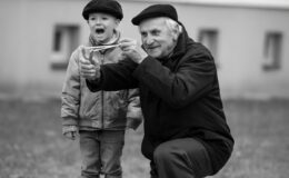 Seniorzy ożywiają wspomnienia „Opowieści z dawnych lat”